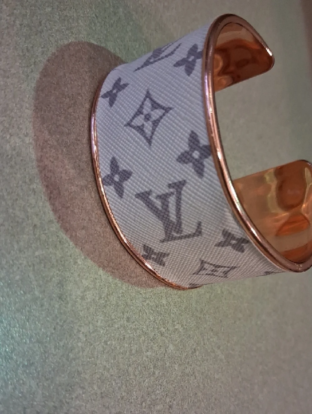 Louis Vuitton White Canvas Monogram Cuff with Rose Gold Edges - Picture 4 of 4